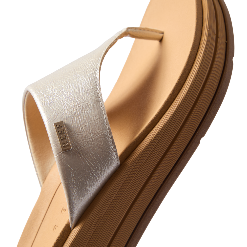Close-up of the right-facing Aura Serenity sandal toe with soft-rebound cushioning and anatomical arch support