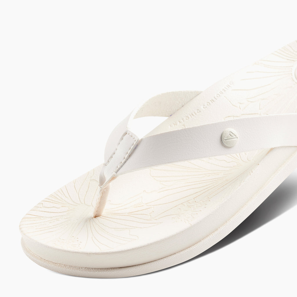 Cushion Porto Cruz - Whisper White - Down the Line 1 View