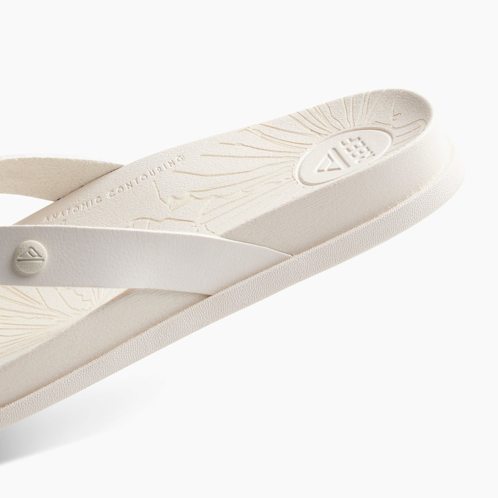 Cushion Porto Cruz - Whisper White - Down the Line 2 View