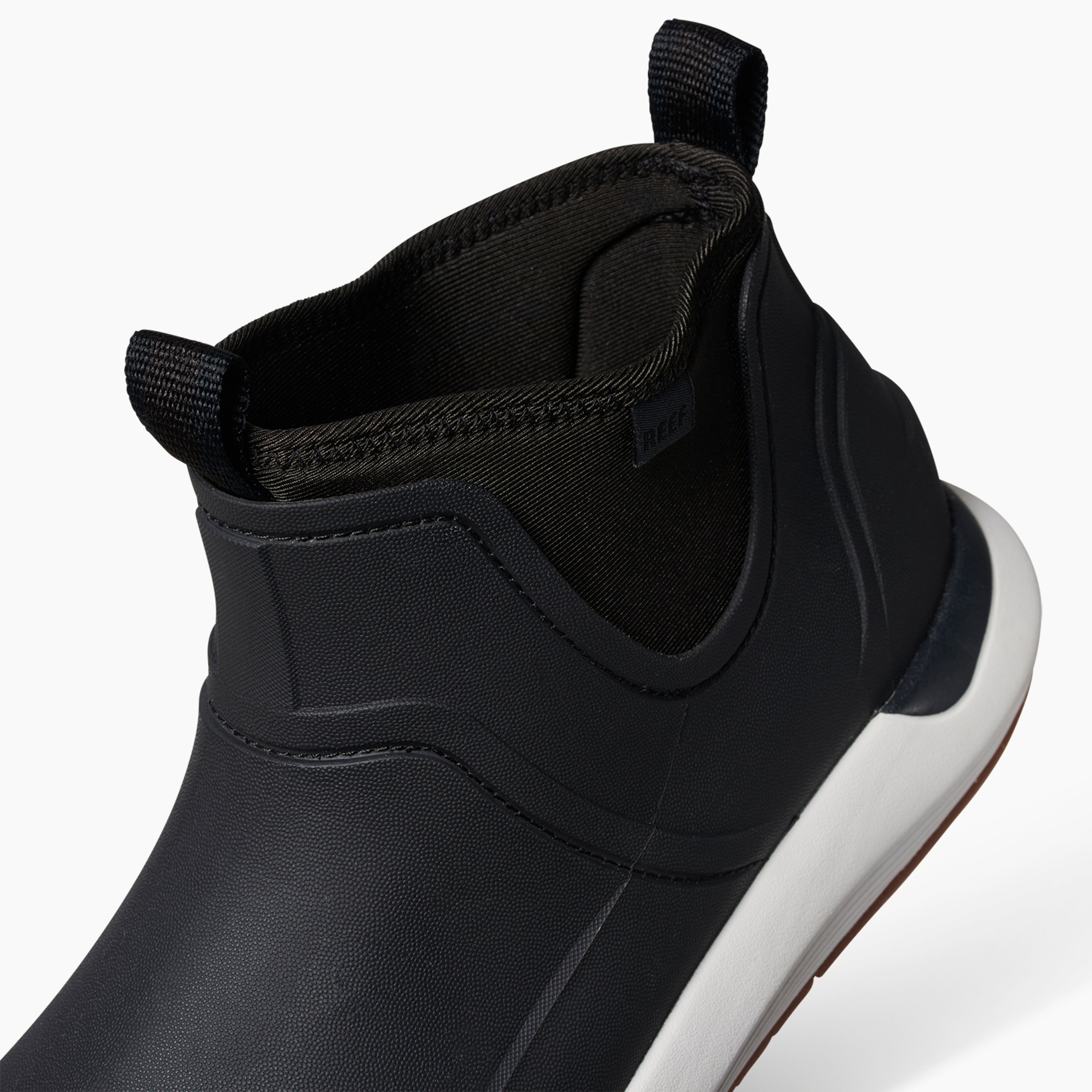 Scallywag - Black/White/Gum - Down the Line 2 View