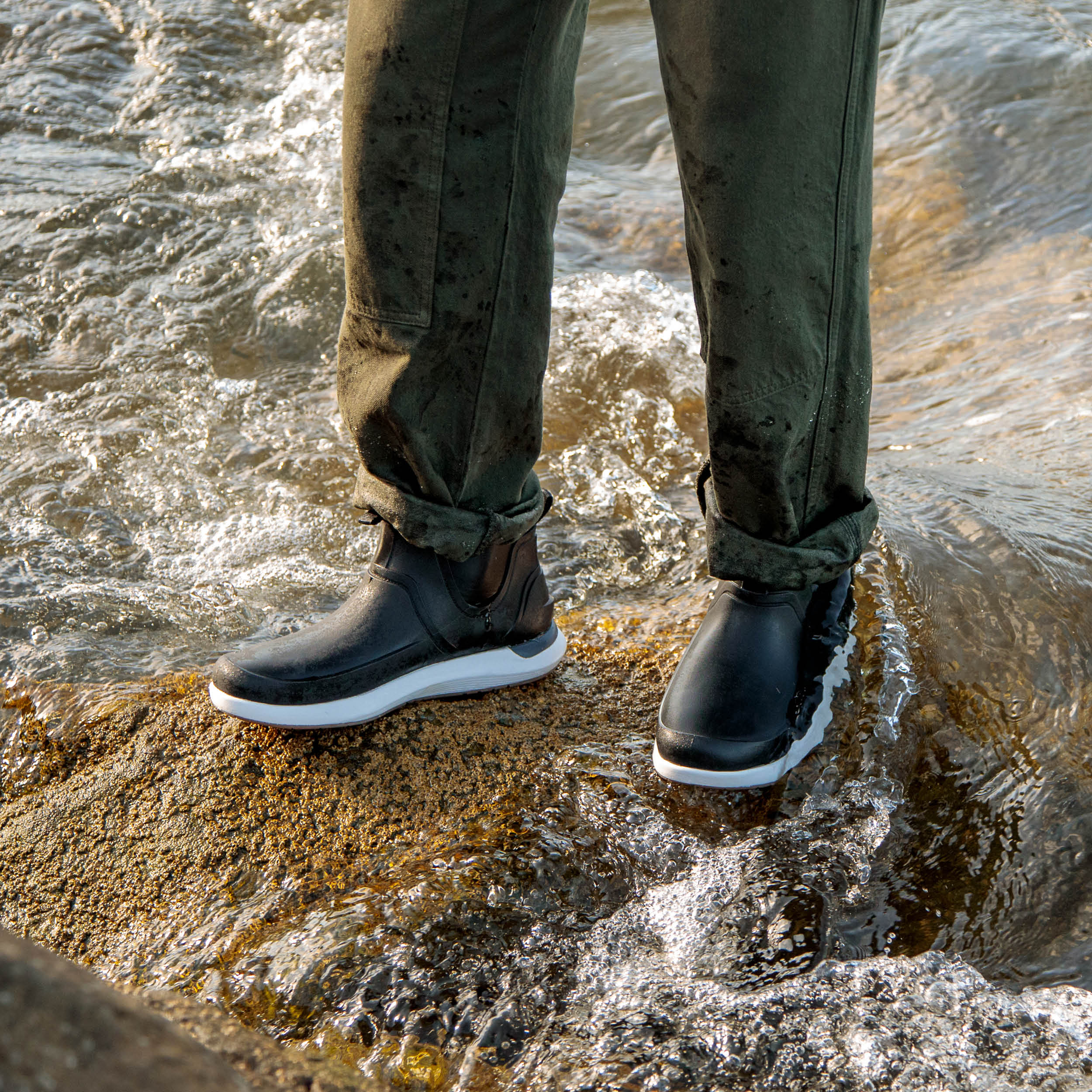 Scallywag - Black/White/Gum