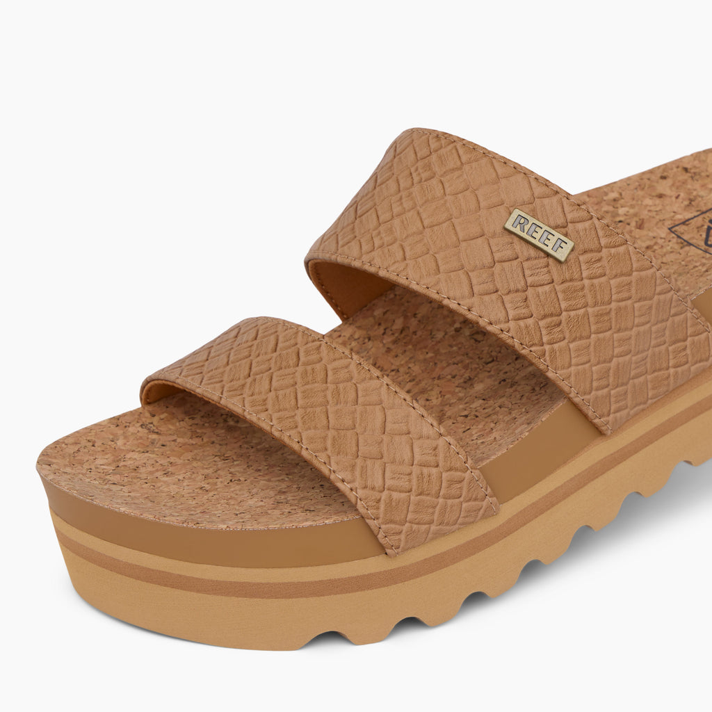 Cushion Vista Hi - Tan Wicker - Down the Line 1 View