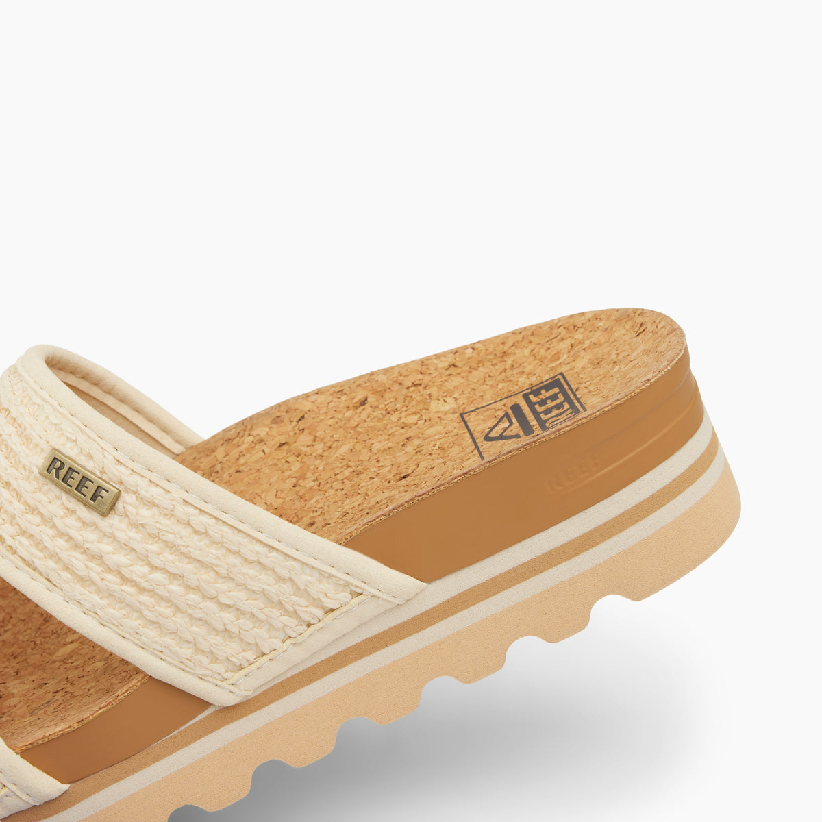 Cushion Vista Hi - Vintage Raffia - Down the Line 2 View