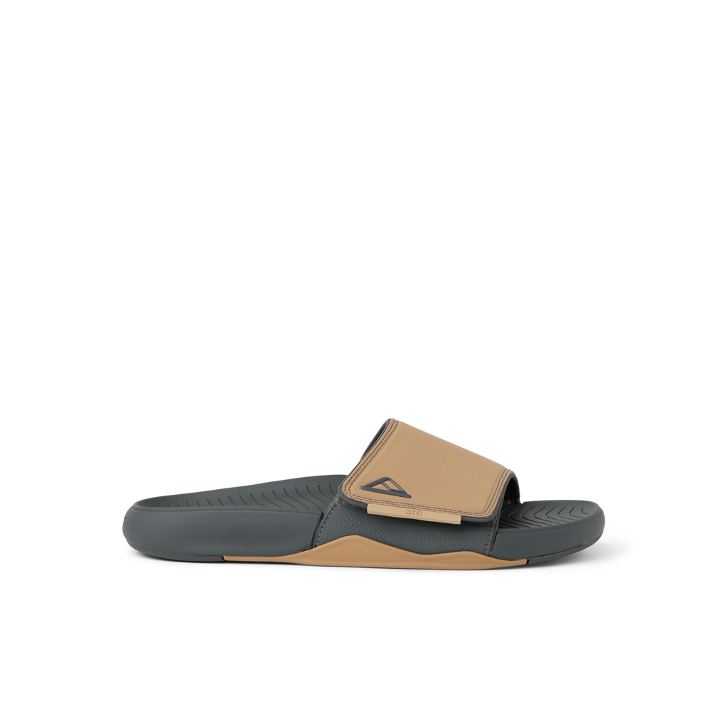 Phantom Slab men's slide facing right, featuring water-friendly materials and anatomical arch support for beach comfort.