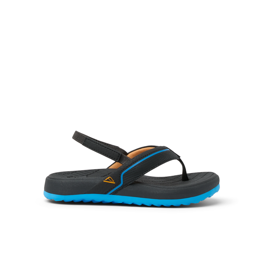 Side view of black and blue Little Windswell flip flop for boys with arch support and cushioned sole for beach comfort.