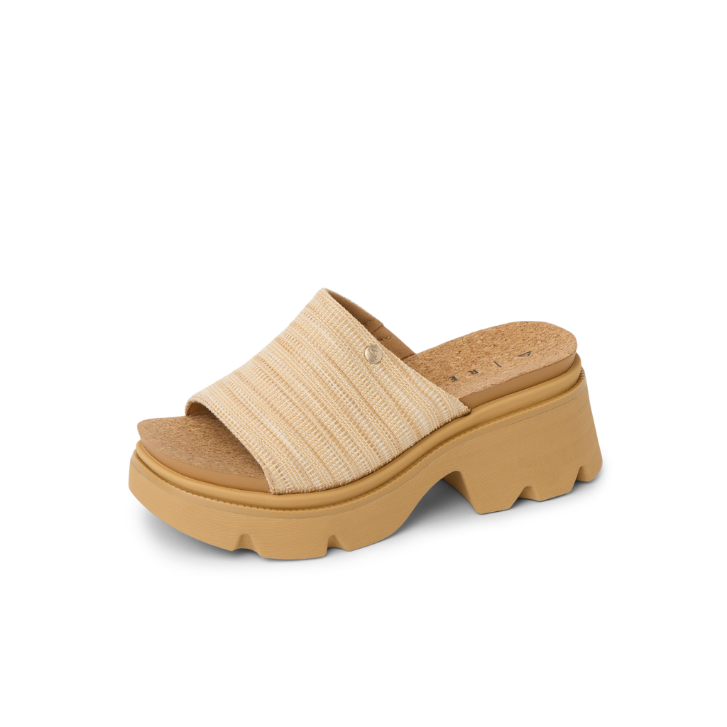 Vista Luxe Evie women’s sandal facing left, close-up of natural raffia upper with cushioned platform sole for beach comfort.