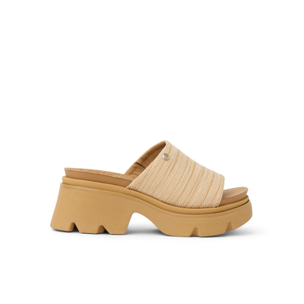 Vista Luxe Evie women's sandal facing right, platform sole and natural raffia upper, beach-inspired comfort design