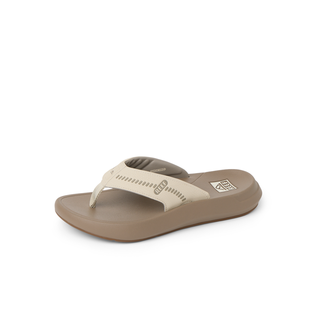 Cruiser men's sandal facing right, soft-rebound cushioning and anatomical arch support for all-day beach comfort.