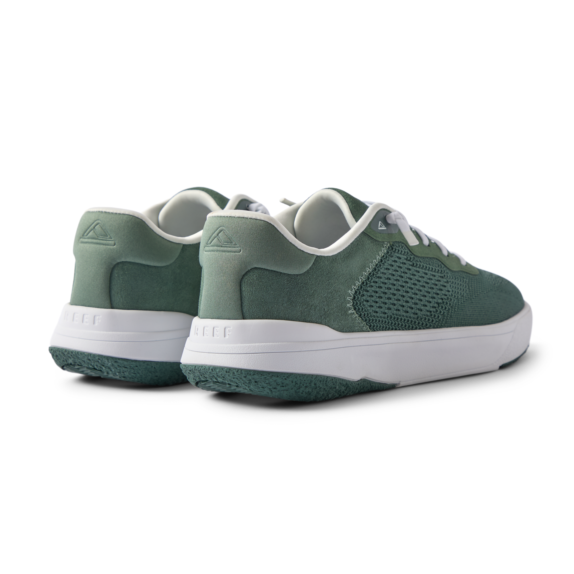 Pair of Shoreline Del Mar men’s shoes facing left, showing heel and side with surf-inspired comfort features.
