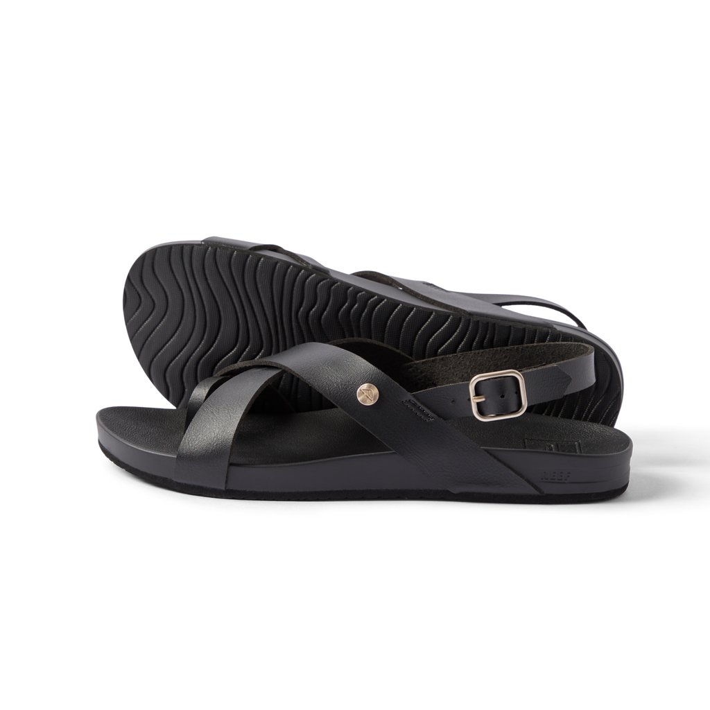 Vista Malia women’s black sandal side view facing right, showing adjustable strap and textured sole for beach comfort.