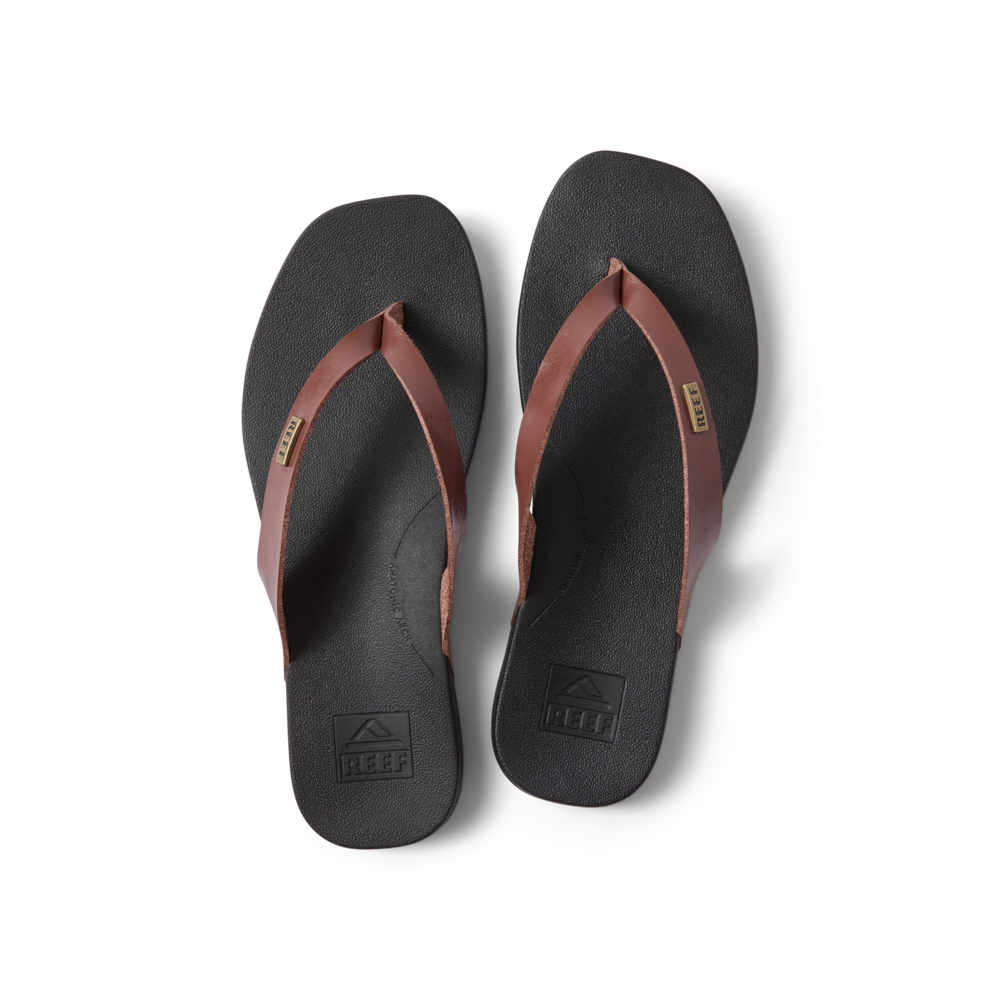 Vista Lune women's flip flops, top view showing brown straps and black footbed with anatomical arch support, beach-inspired comfort.