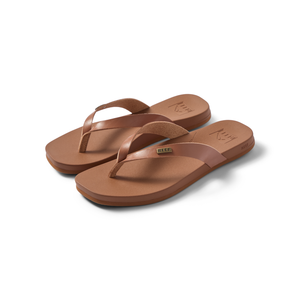 Vista Lune women's tan sandals facing right, close-up of toe and strap with soft cushioning and arch support.