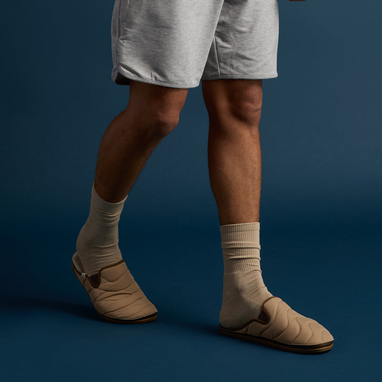 Cushion Homey right-facing men's slip-on shoes with soft-rebound cushioning and anatomical arch support close-up