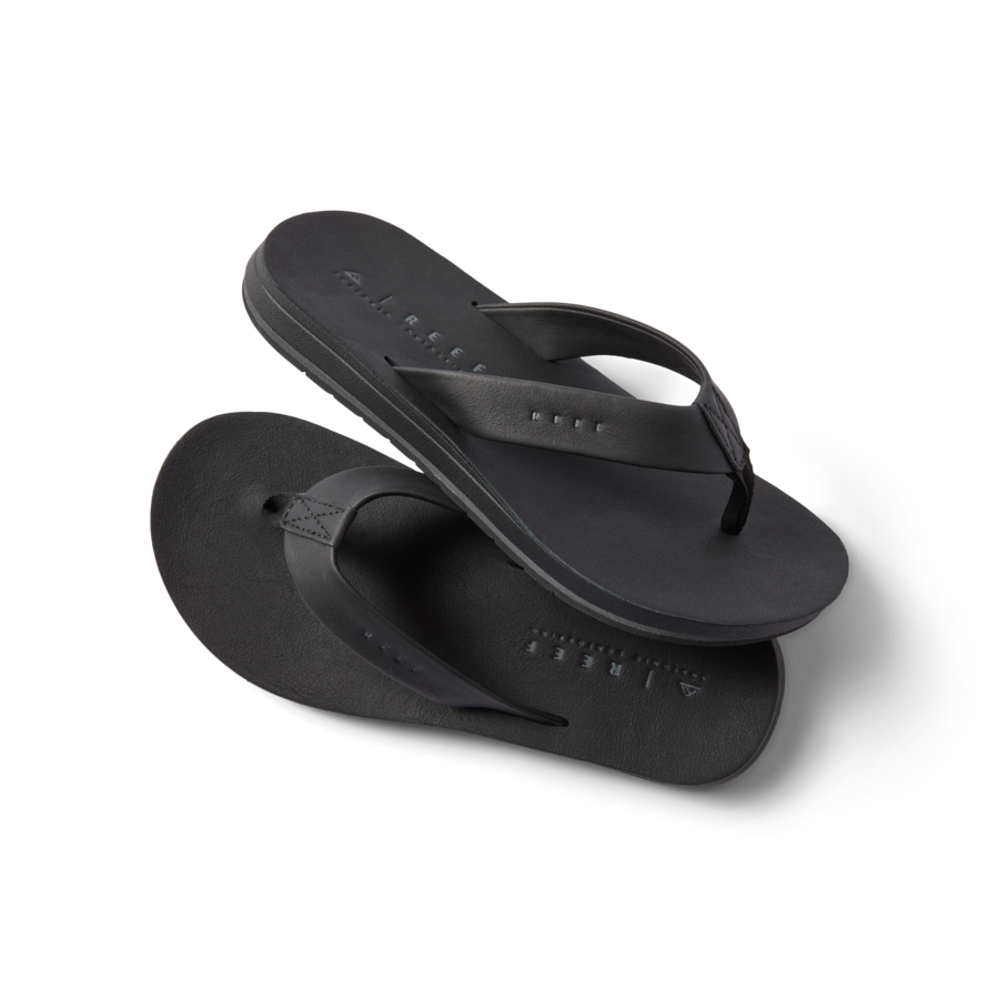 Ojai Classic women’s black flip flops facing right, close-up of cushioned footbed with arch support and soft straps