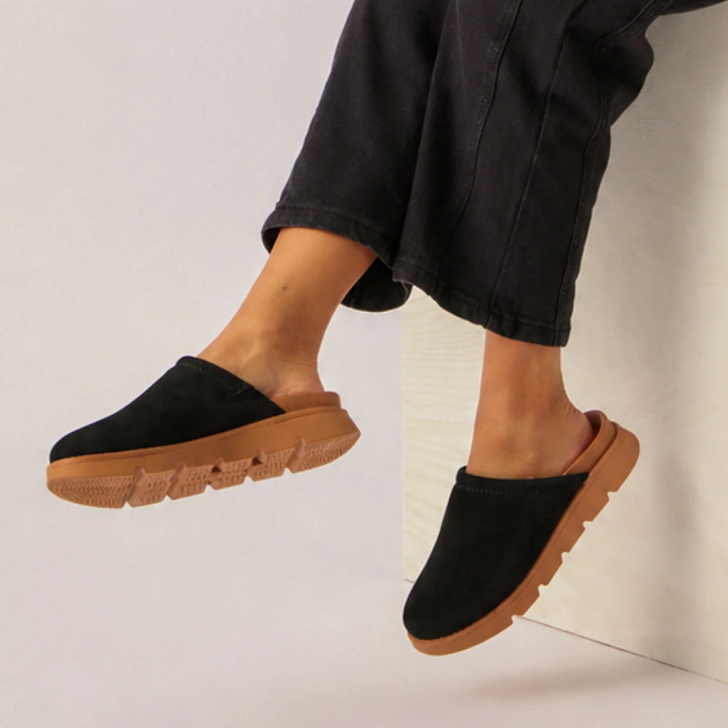 Vista Luxe Mariana facing right, women's black suede slip-on clog with cushioned sole and anatomical arch support for all-day comfort.