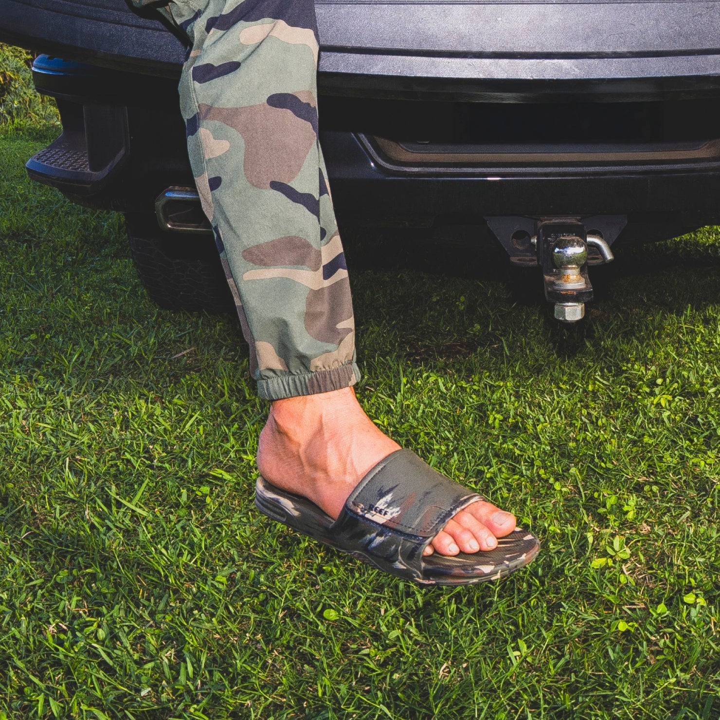 Fanning Slide H2O on a left foot facing right, showing top and side view with water-friendly soft-cushioned footbed.