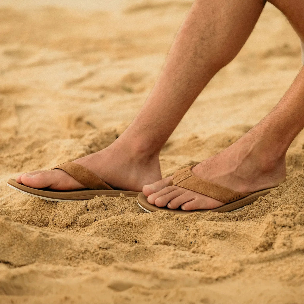 Nox men's sandals facing right worn on sandy beach, featuring soft-rebound cushioning and anatomical arch support.