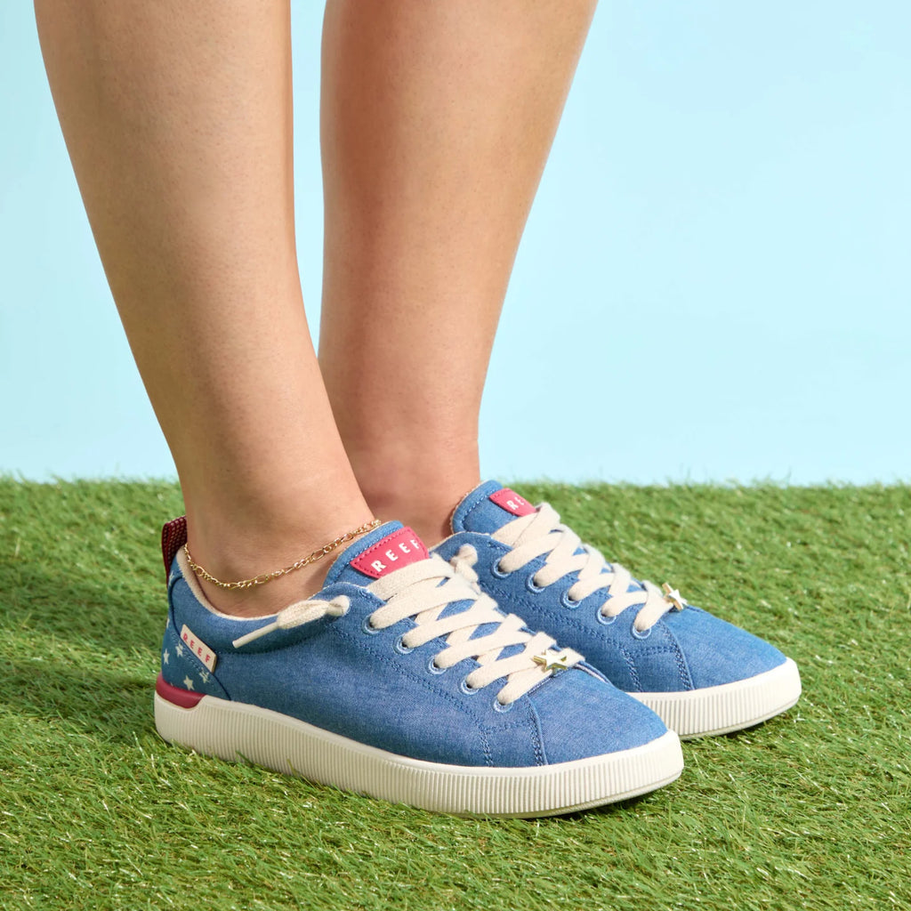 Neptune Alana women's blue sneakers facing right, with soft-rebound cushioning and anatomical arch support for beach comfort.