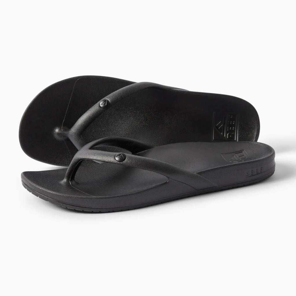 Vista Vay-Cay women’s black flip flops facing right, showing top and side with anatomical arch support and soft cushioning.