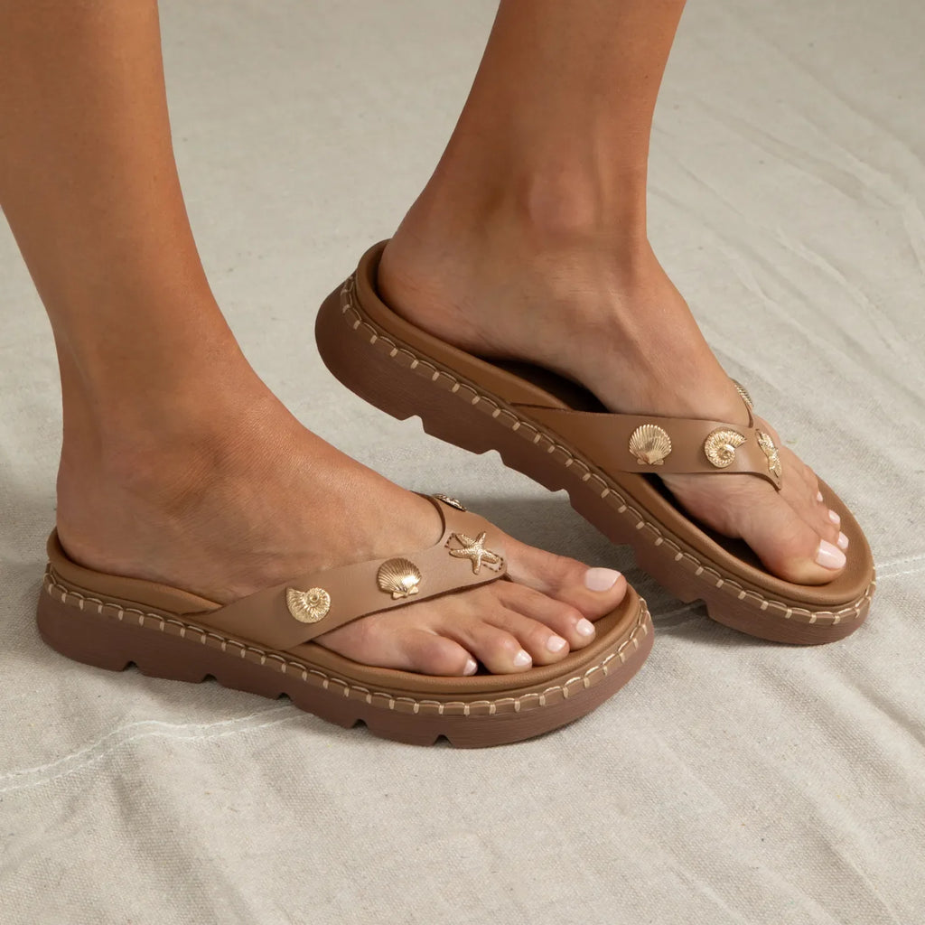 Vista Luxe Vivianahh sandals facing right, close-up of tan straps with seashell details, beach-inspired comfort design.