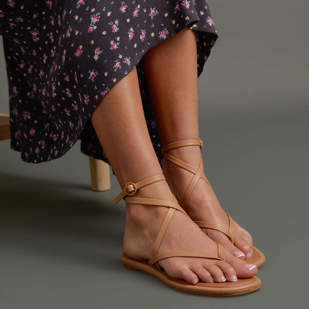 Willow Quinn sandals facing forward, close-up on top and side straps with soft-rebound cushioning and arch support.