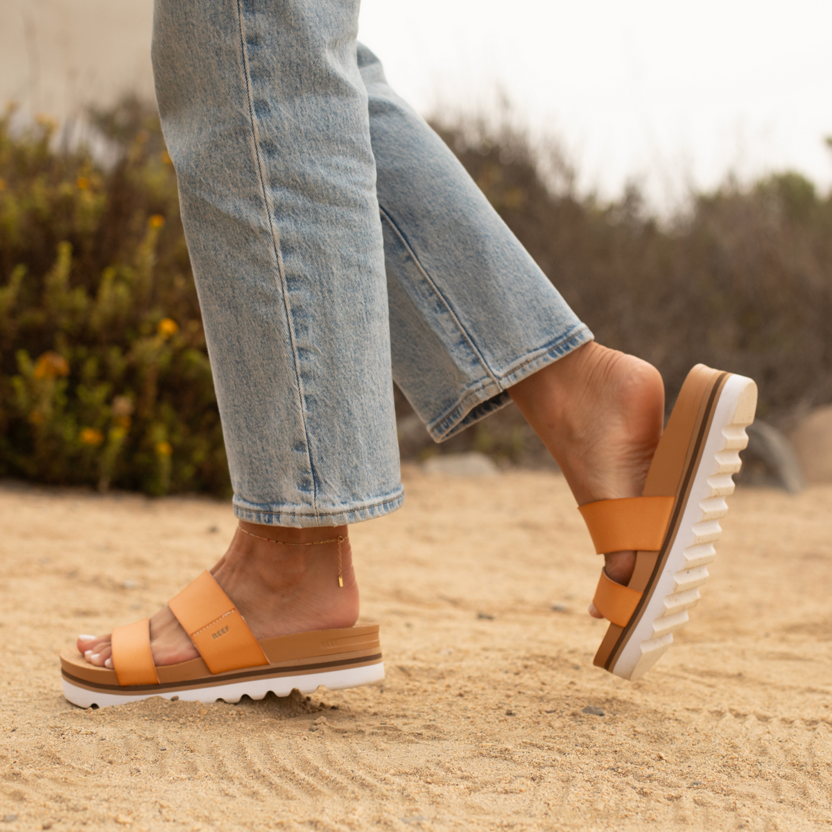 Cushion Vista Hi women's sandal facing right, showing soft-rebound cushioned sole and adjustable straps for beach comfort.