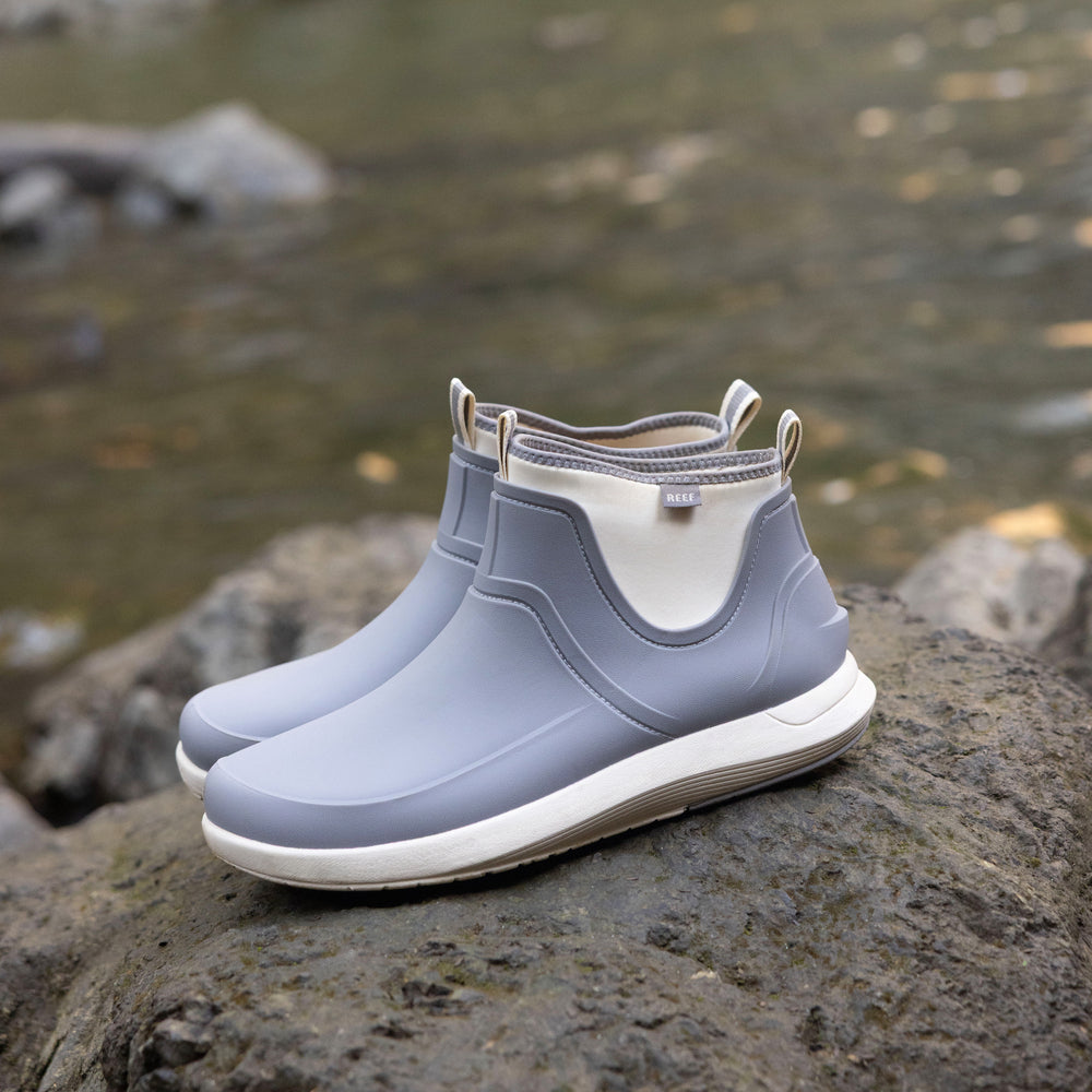 Scallywag men’s grey beach-inspired boots facing right, showing side with enhanced arch support and cushioning.