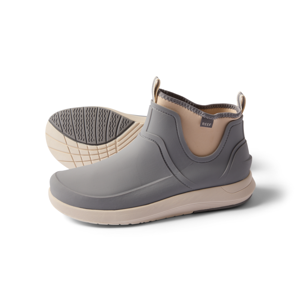 Scallywag men’s beach-inspired grey casual shoes facing right with soft cushioning and arch support, sole visible behind.