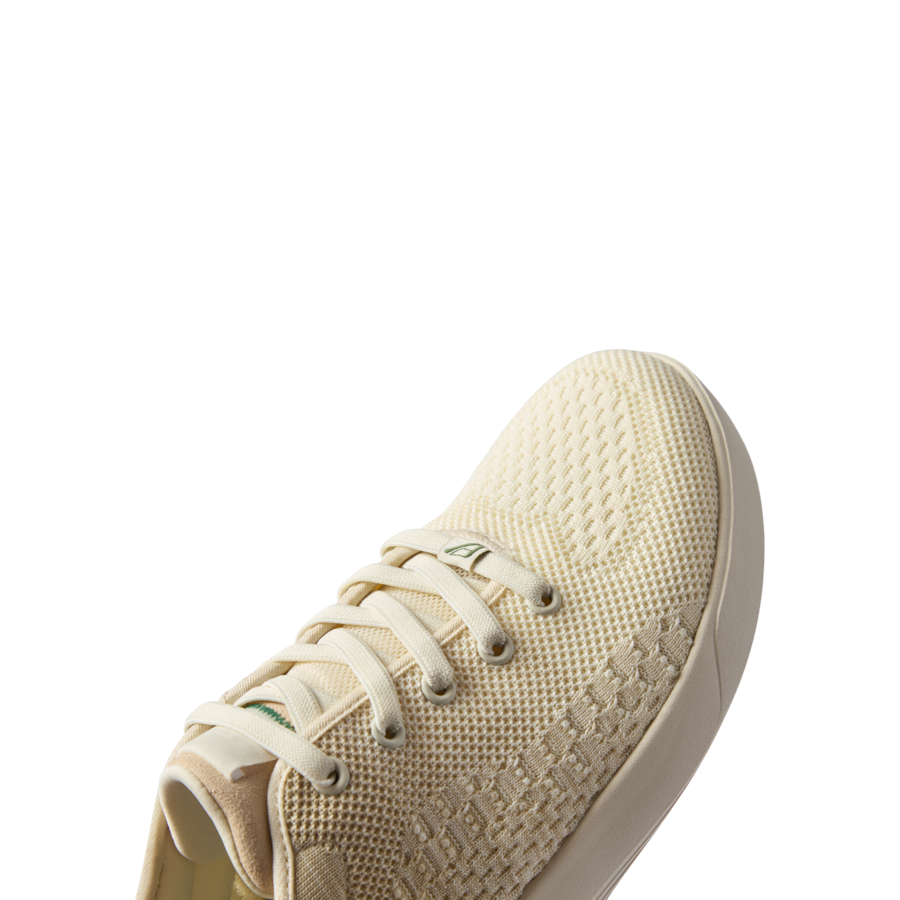 Front-facing Neso men's sneaker in off-white with breathable knit upper, cushioned sole, and anatomical arch support.