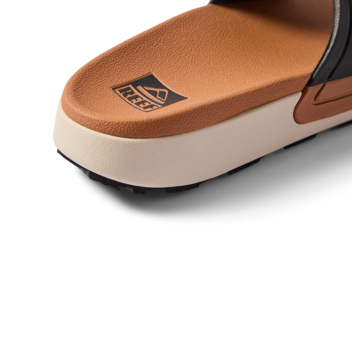 Close-up of the heel area of the Sydnee Cutback Low sandal facing left, featuring soft-rebound cushioning and arch support.