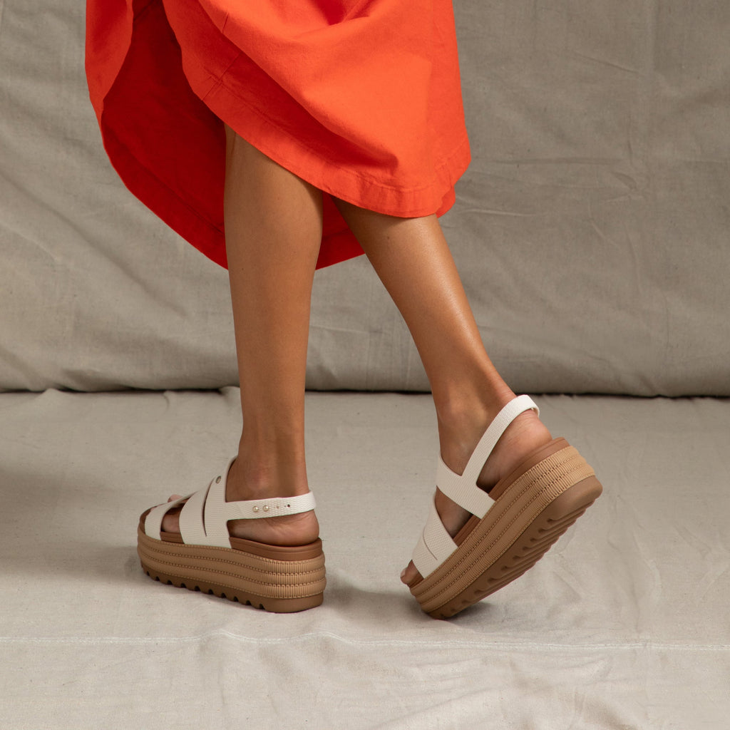 Water Vista Higher 2 sandal facing right, showing heel and sole with arch support and cushioned platform.